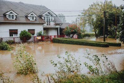 Épisode méditerranéen en vigilance orange : les bons réflexes face aux pluies et aux orages